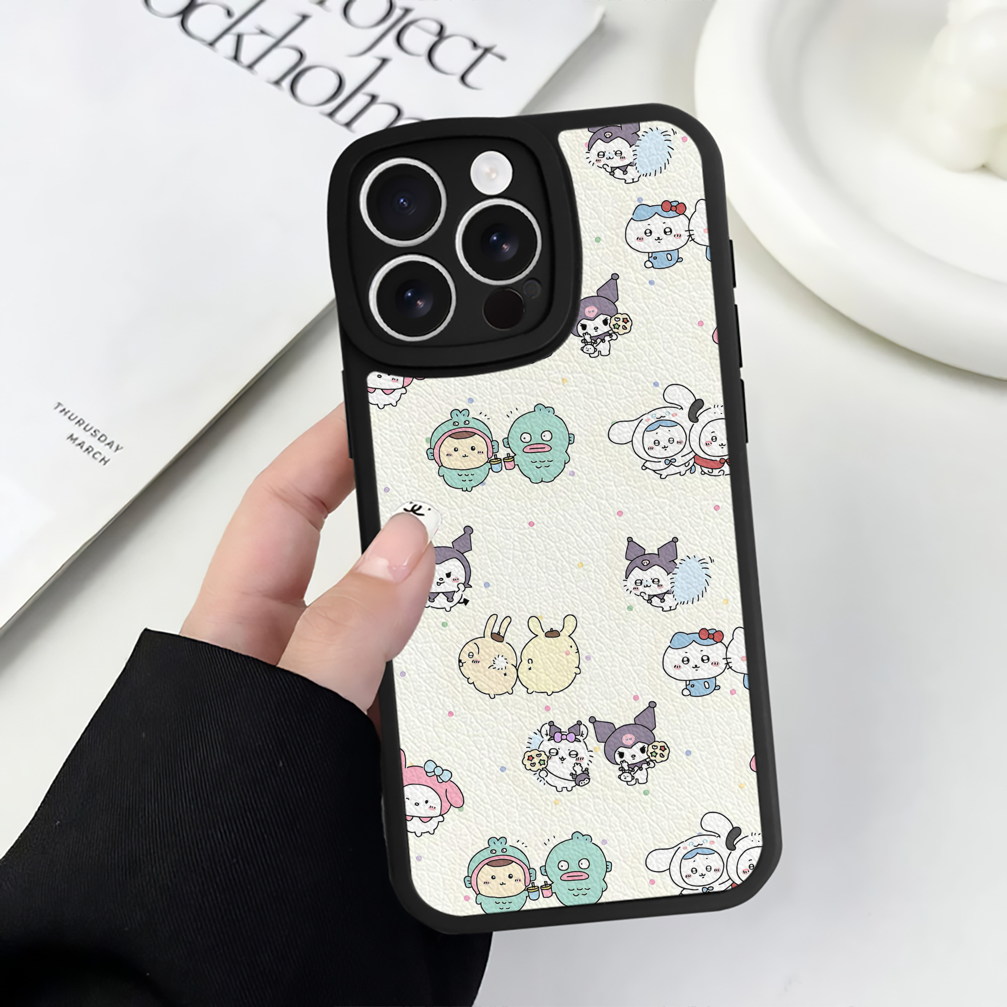 （画像用） ちいかわ Chii-kawa 【iPhone 16シリーズ対応】シリコンスマホケース（レザー調） 材質：シリコン